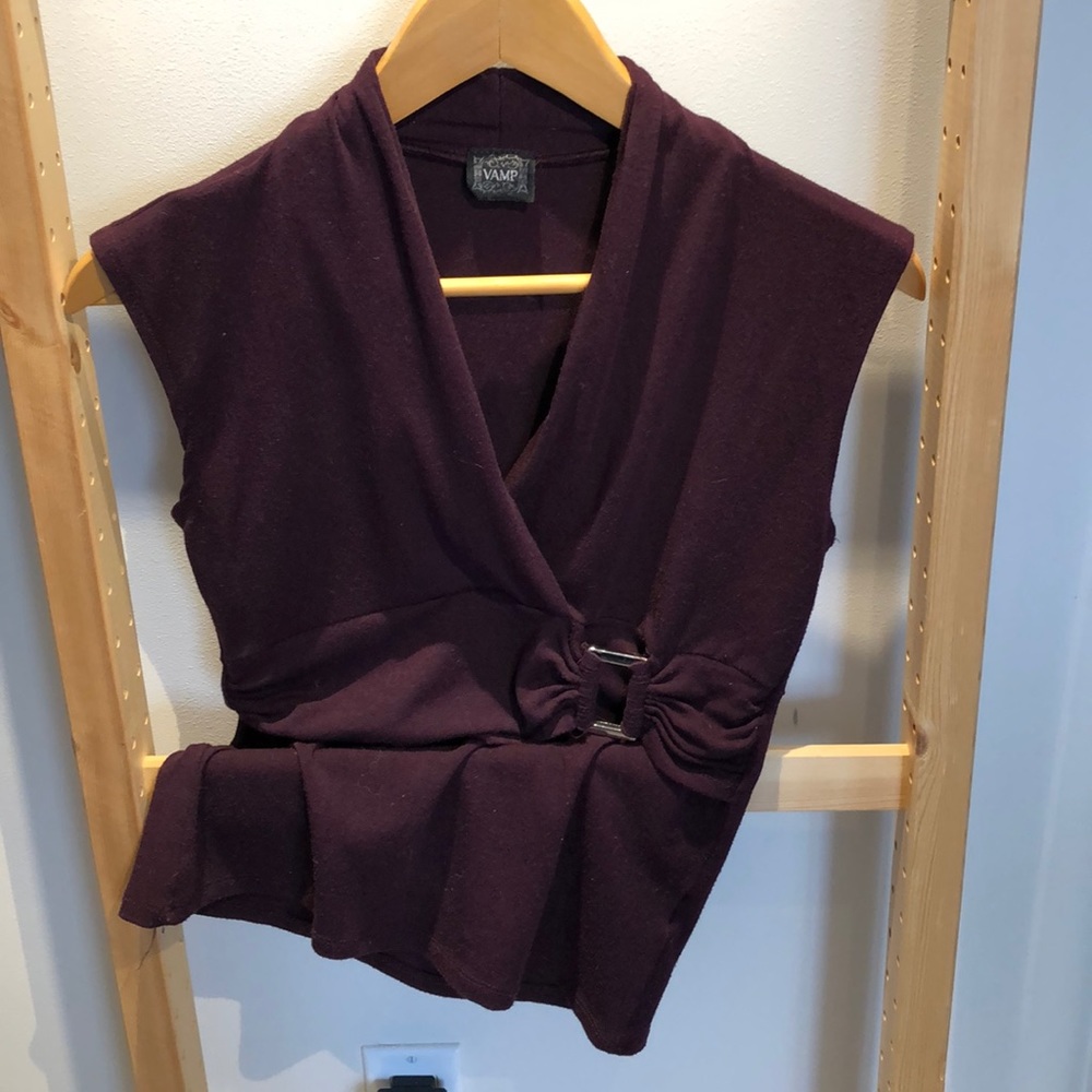 SzS/M dark plum knit with silver accent